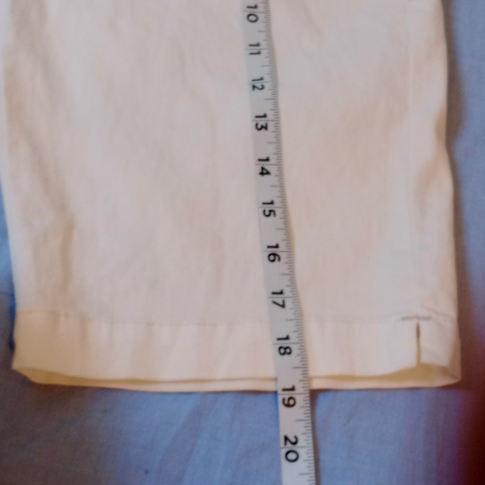 UNIONBAY White Bermuda Shorts Classic Summer Style, Size 9 - Picture 8 of 12